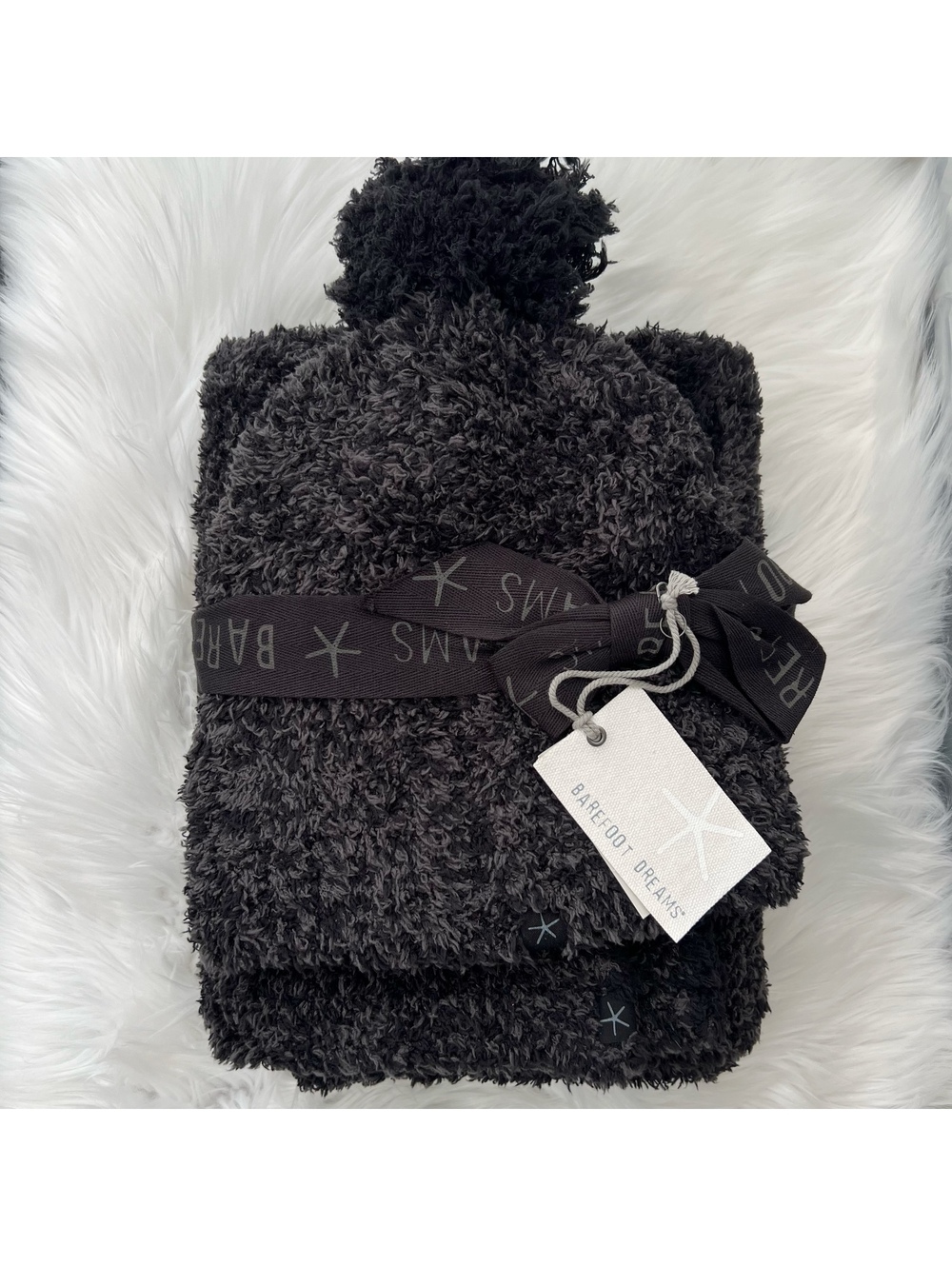 NWT Barefoot Dreams CozyChic Pom Pom Beanie Scarf Set Carbon Black One Size